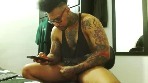 Snapshot of lewisstrong chatting on October 26, 4:53 pm Lewis Strong online show from October 26, 4:53 pm