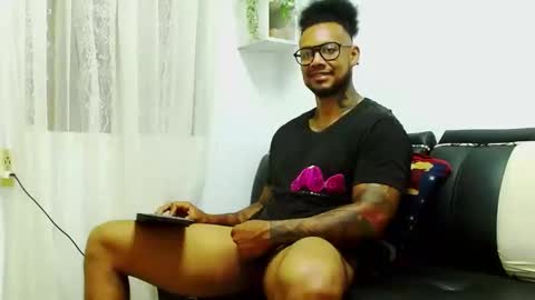 Snapshot of lewisstrong chatting on December 19, 7:51 pm Lewis Strong online show from December 19, 7:51 pm