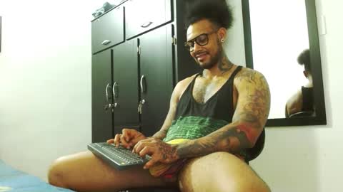 Snapshot of lewisstrong chatting on October 4, 5:51 pm Lewis Strong online show from October 4, 5:51 pm