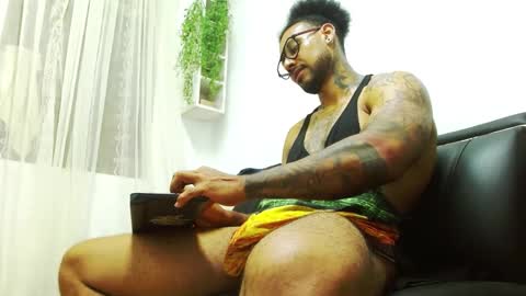 Snapshot of lewisstrong chatting on February 4, 11:49 pm Lewis Strong online show from February 4, 11:49 pm