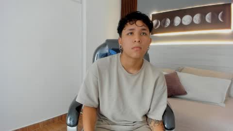 liam__fox online show from June 1, 12:27 pm