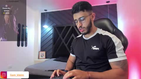 LIAM KLEIN online show from November 15, 11:45 am