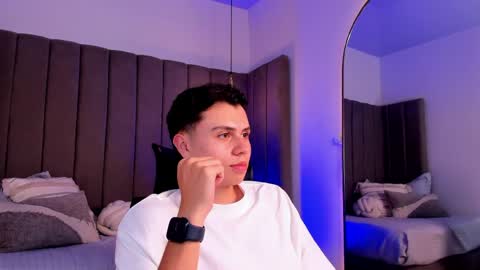 liam_salvatore online show from April 29, 9:32 pm