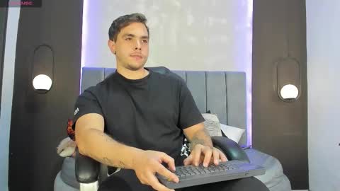 Snapshot of liam_walk chatting on October 20, 9:08 pm Liam online show from October 20, 9:08 pm