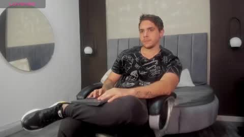 Snapshot of liam_walk chatting on March 11, 7:14 pm Liam online show from March 11, 7:14 pm