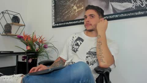 Snapshot of liam_walk chatting on January 31, 1:12 pm Liam online show from January 31, 1:12 pm