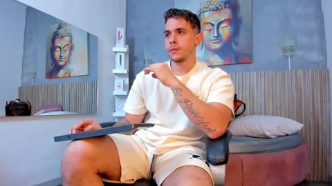 Snapshot of liam_walk chatting on January 19, 7:04 pm Liam online show from January 19, 7:04 pm