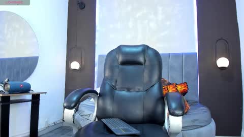 Snapshot of liam_walk chatting on October 15, 12:51 am Liam online show from October 15, 12:51 am