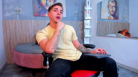 Snapshot of liam_walk chatting on December 31, 9:06 pm Liam online show from December 31, 9:06 pm