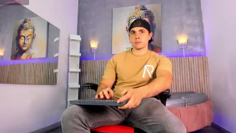 Snapshot of liam_walk chatting on September 21, 8:09 pm Liam online show from September 21, 8:09 pm