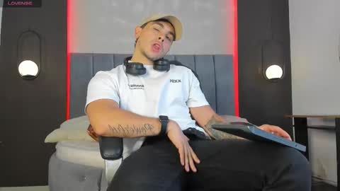 Liam online show from February 12, 9:10 pm