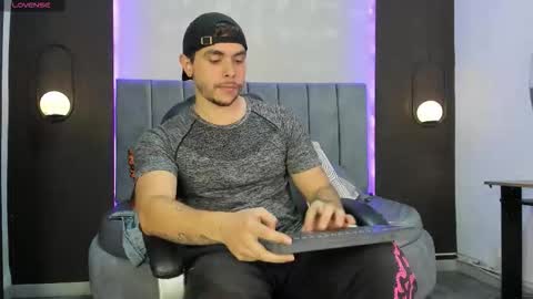 Liam online show from November 12, 8:25 pm