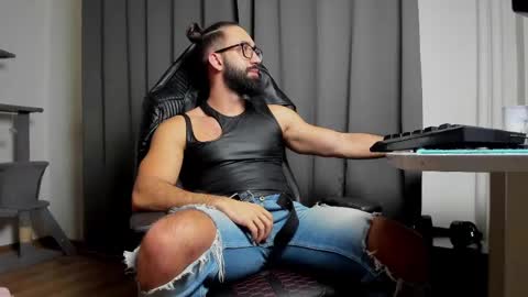 Liam online show from March 2, 6:46 pm