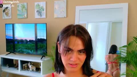 Snapshot of liamtaylor_ chatting on October 10, 7:51 pm Tell me Liam online show from October 10, 7:51 pm