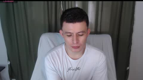 lian_eathan online show from October 28, 7:49 pm