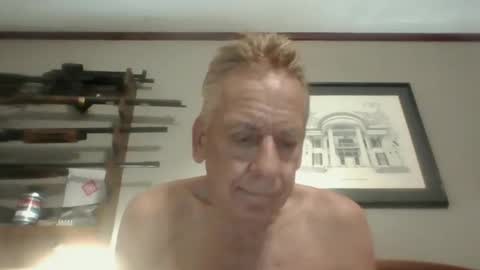 Snapshot of lickmysnowballs chatting on October 5, 3:05 pm lickmysnowballs online show from October 5, 3:05 pm