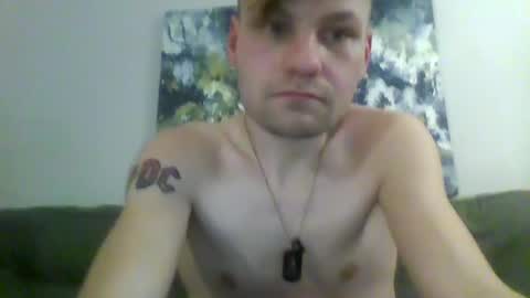 Snapshot of lighteye12489275 chatting on March 1, 8:14 am lighteye12489275 online show from March 1, 8:14 am