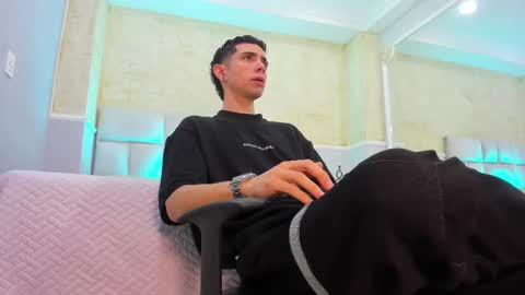 L I I A M online show from February 28, 4:43 am