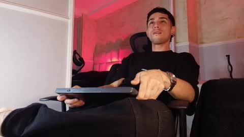 L I I A M online show from March 11, 2:51 pm