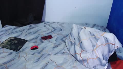 Snapshot of linger420 chatting on February 6, 2:55 am linger420 online show from February 6, 2:55 am