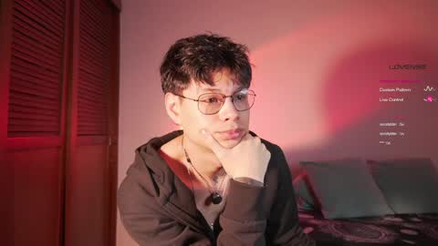 lionel_twink online show from May 12, 7:17 am