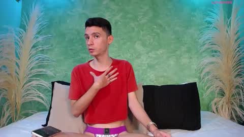 Snapshot of little_twiink chatting on March 7, 4:00 pm Juan Ferrer online show from March 7, 4:00 pm