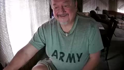 Snapshot of littled83057 chatting on February 7, 6:13 pm Littled83057 online show from February 7, 6:13 pm