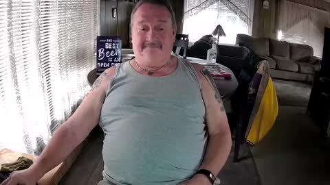 Snapshot of littled83057 chatting on September 18, 8:00 pm Littled83057 online show from September 18, 8:00 pm