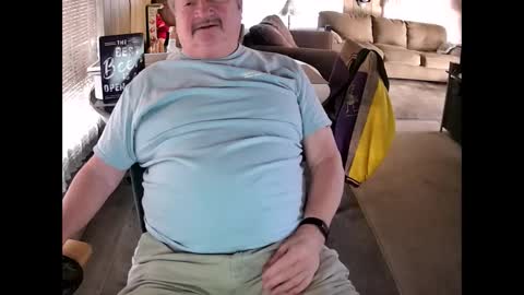 Snapshot of littled83057 chatting on October 16, 5:43 pm Littled83057 online show from October 16, 5:43 pm