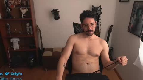 Snapshot of lobito_blanco97 chatting on October 24, 4:09 pm Lobito blanco Thefckingwolf main account online show from October 24, 4:09 pm