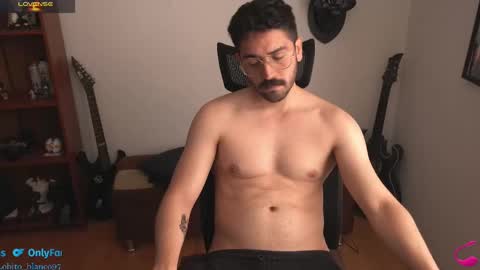 Snapshot of lobito_blanco97 chatting on October 3, 4:12 pm Lobito blanco Thefckingwolf main account online show from October 3, 4:12 pm