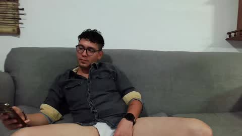 Snapshot of lobomx19 chatting on March 9, 2:50 am Lobo online show from March 9, 2:50 am