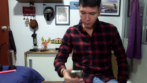 Snapshot of lobomx19 chatting on December 17, 2:12 am Lobo online show from December 17, 2:12 am