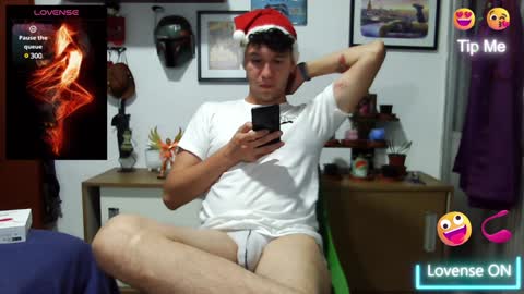 Snapshot of lobomx19 chatting on December 20, 3:25 am Lobo online show from December 20, 3:25 am