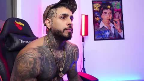 logan_hugh8 online show from October 31, 5:42 am