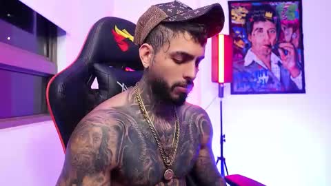 logan_hugh8 online show from November 14, 5:32 am