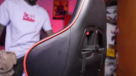 logan_hugh8 online show from April 4, 6:16 pm