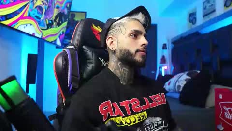 logan_hugh8 online show from February 12, 2:50 am