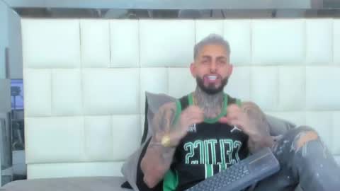 logan_hugh8 online show from July 15, 11:22 pm