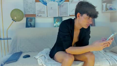 loganoficialx online show from February 2, 6:49 pm