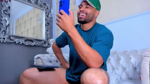 U can call me Logan online show from October 18, 3:22 am