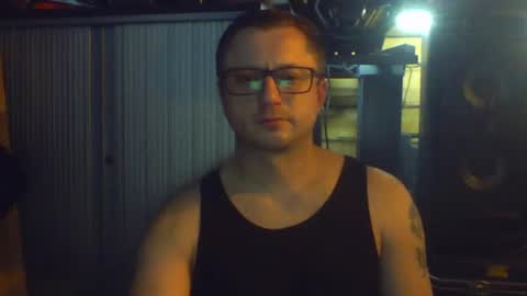 Tom online show from March 7, 9:17 pm