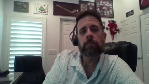 lookyherre online show from April 29, 5:30 pm