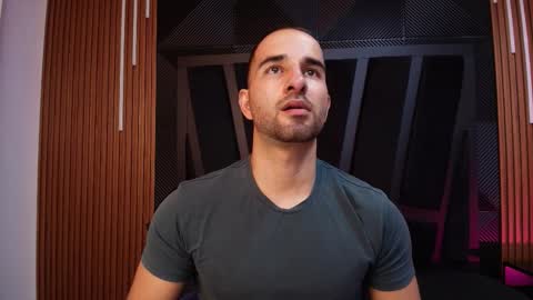  L O R E N Z O  Thumbs Up help  online show from February 16, 5:22 pm