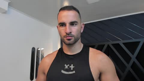  L O R E N Z O  Thumbs Up help  online show from January 22, 5:17 pm