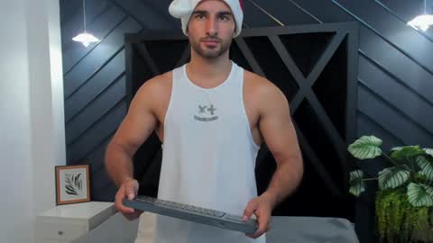  L O R E N Z O  Thumbs Up help  online show from December 16, 5:43 pm