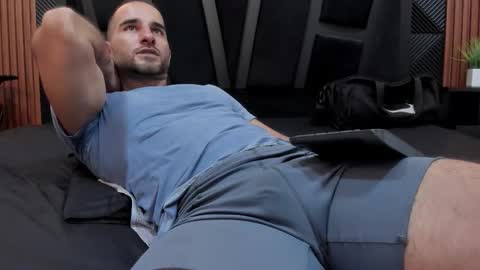  L O R E N Z O  Thumbs Up help  online show from September 18, 6:32 pm