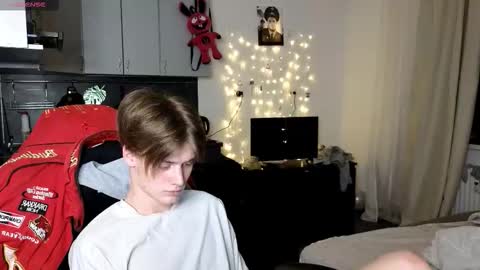 louie_evans online show from March 5, 8:27 pm