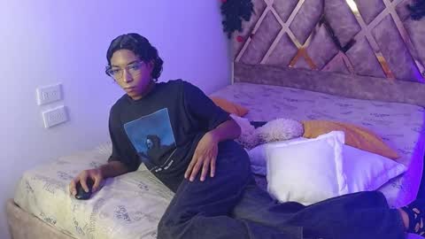 Louis Valdz online show from January 2, 2:02 pm