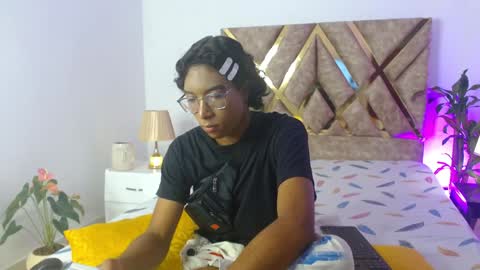 Louis Valdz online show from December 9, 8:40 pm